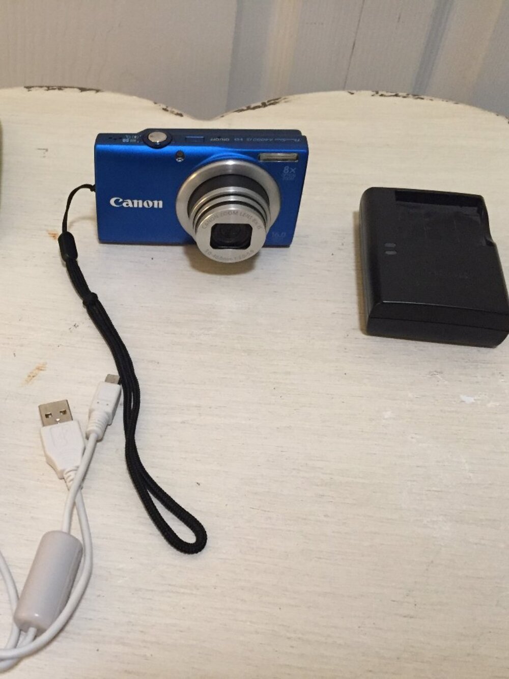 Canon PowerShot A4000IS  HD 16 MP Digital Camera 8X Optical Zoom BLUE  W/CHARGER